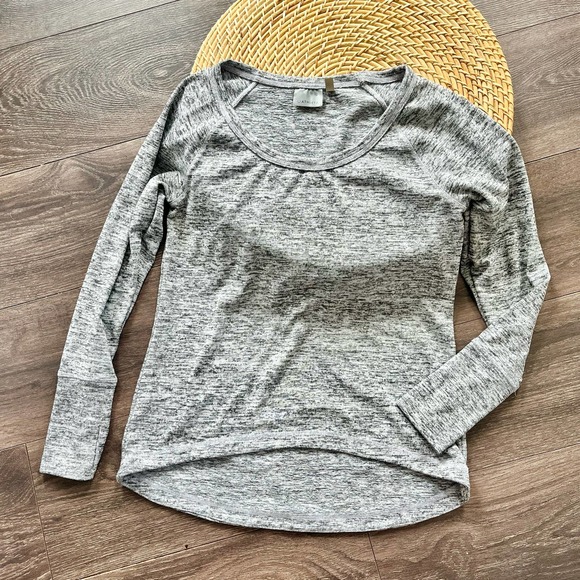 Athleta Grey Scoop Neck Long Sleeve Athletic Top size Small - Picture 1 of 2